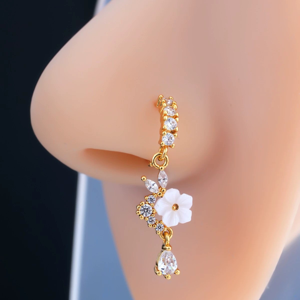 Body Jewelry Nose - Goldener Blumen-Nasenring mit hängendem CZ-Kristall-Tropfen-Nasenring, 18G