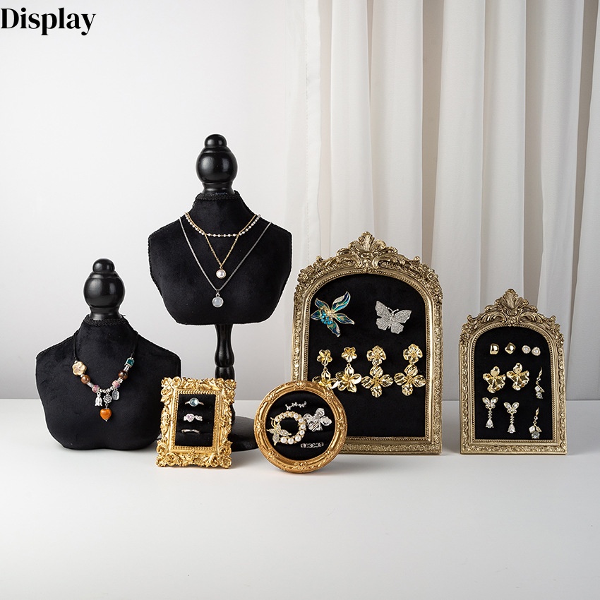 Schwarzer Samt-Schmuckständer  – Body Jewelry Stores Bewertung und Preis